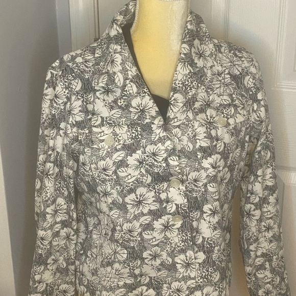 Christopher & Banks Monochrome Floral Blazer - Picture 2 of 10